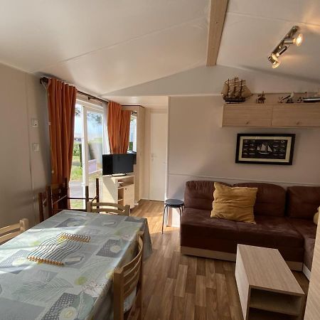 Mobil-Home A Fouras : Proche Plage, 2 Chambres, Tv, Plancha, Parking, Ideal Famille - Fr-1-709-58 Exteriör bild