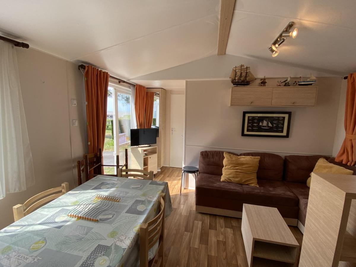 Mobil-Home A Fouras : Proche Plage, 2 Chambres, Tv, Plancha, Parking, Ideal Famille - Fr-1-709-58 Exteriör bild